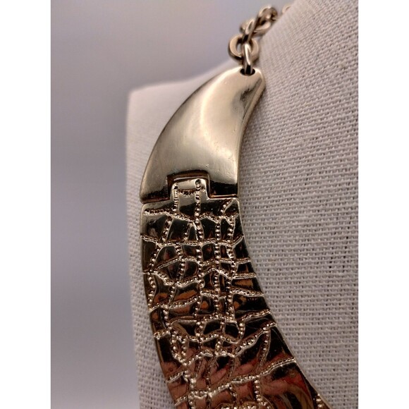 Talbots Necklace Textured Collar Goldtone Reptile Style Choker Signed T - Picture 2 of 5